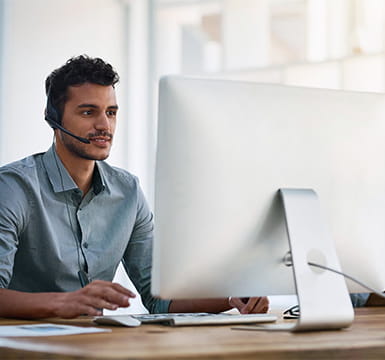 tech support worker on computers